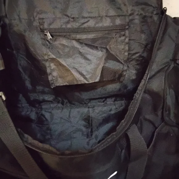 Puma Black Gym Bag with White Logo Duffle  – EUC - Picture 16 of 16